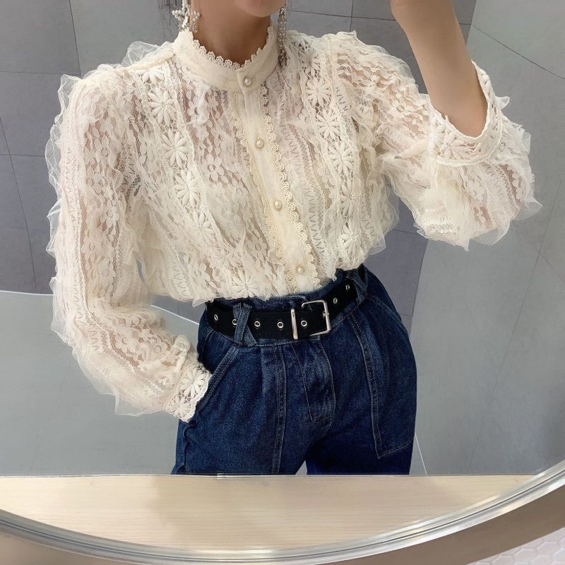 Cross border source of goods: East Gate, South Korea new women's sweet age reducing Lace Crochet splicing shirt in autumn and winter 2019
