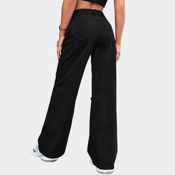 Denim pants are popular in women's clothing. Casual and fashionable torn pants