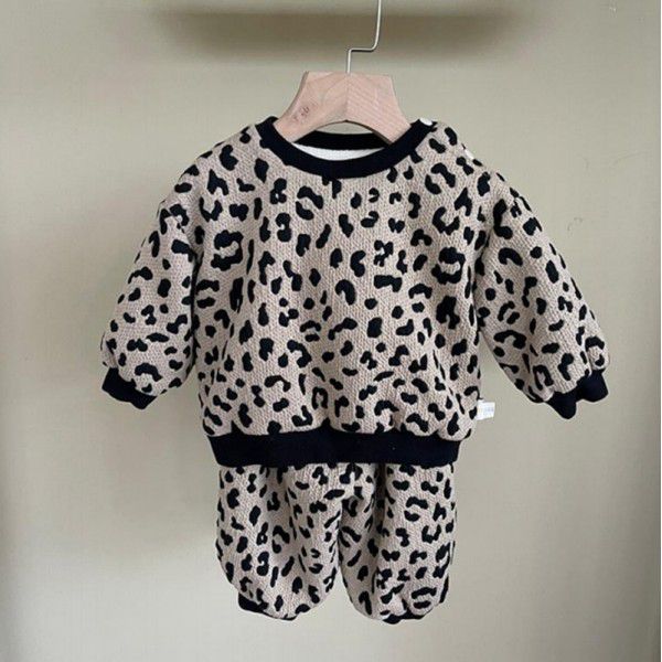 Late Autumn Infant and Toddler Leopard Pattern Sweater Pants Set