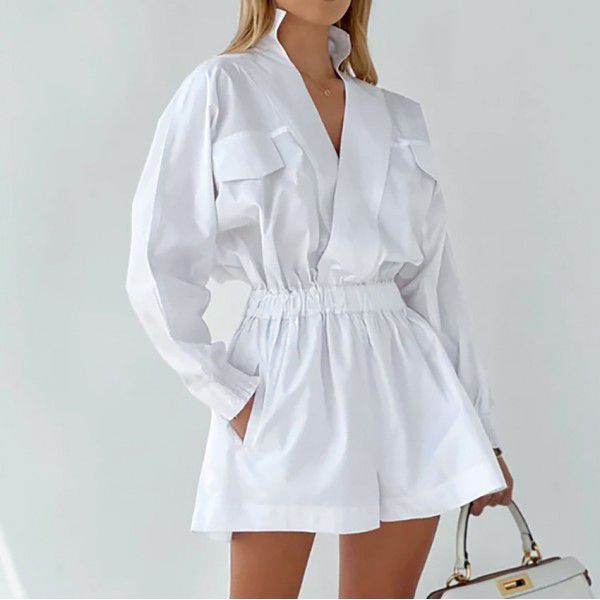 Autumn and winter new long sleeved commuting niche loose jumpsuit V-neck white casual minimalist long sleeved shorts for women